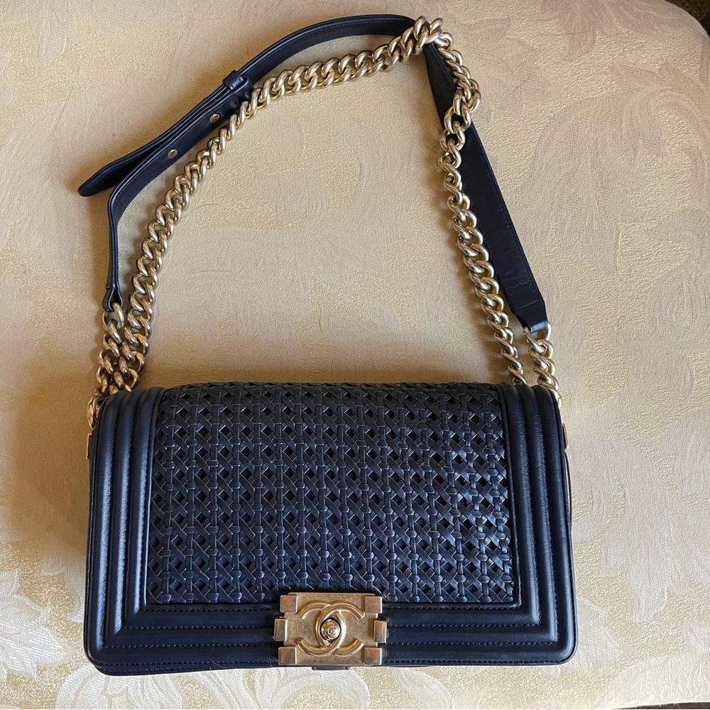CHANEL Navy Woven Crossbody Bag with Gold Chain - Picture 7 of 15